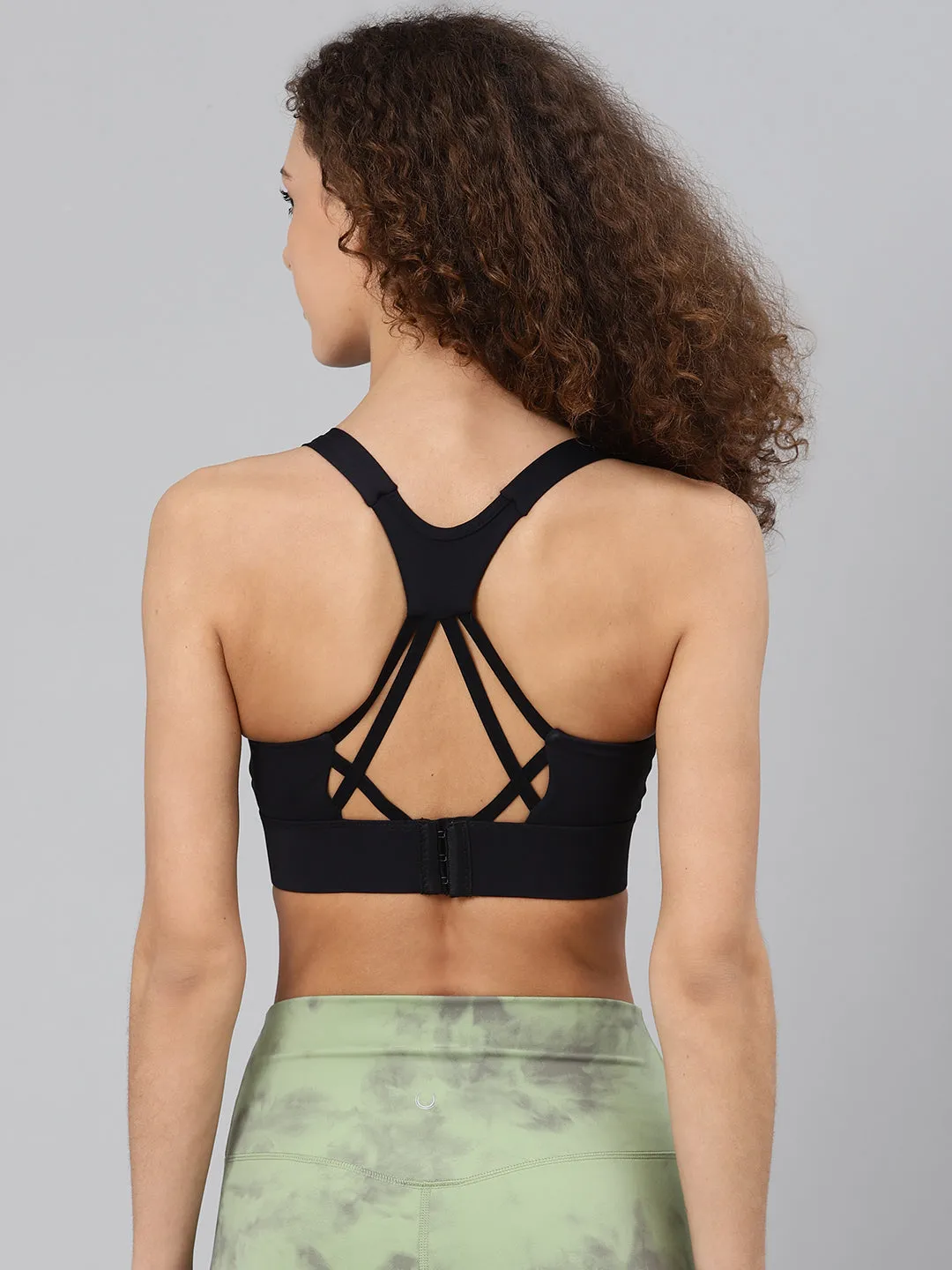 Black Solid Non-Wired Lightly Padded Workout Bra B30
