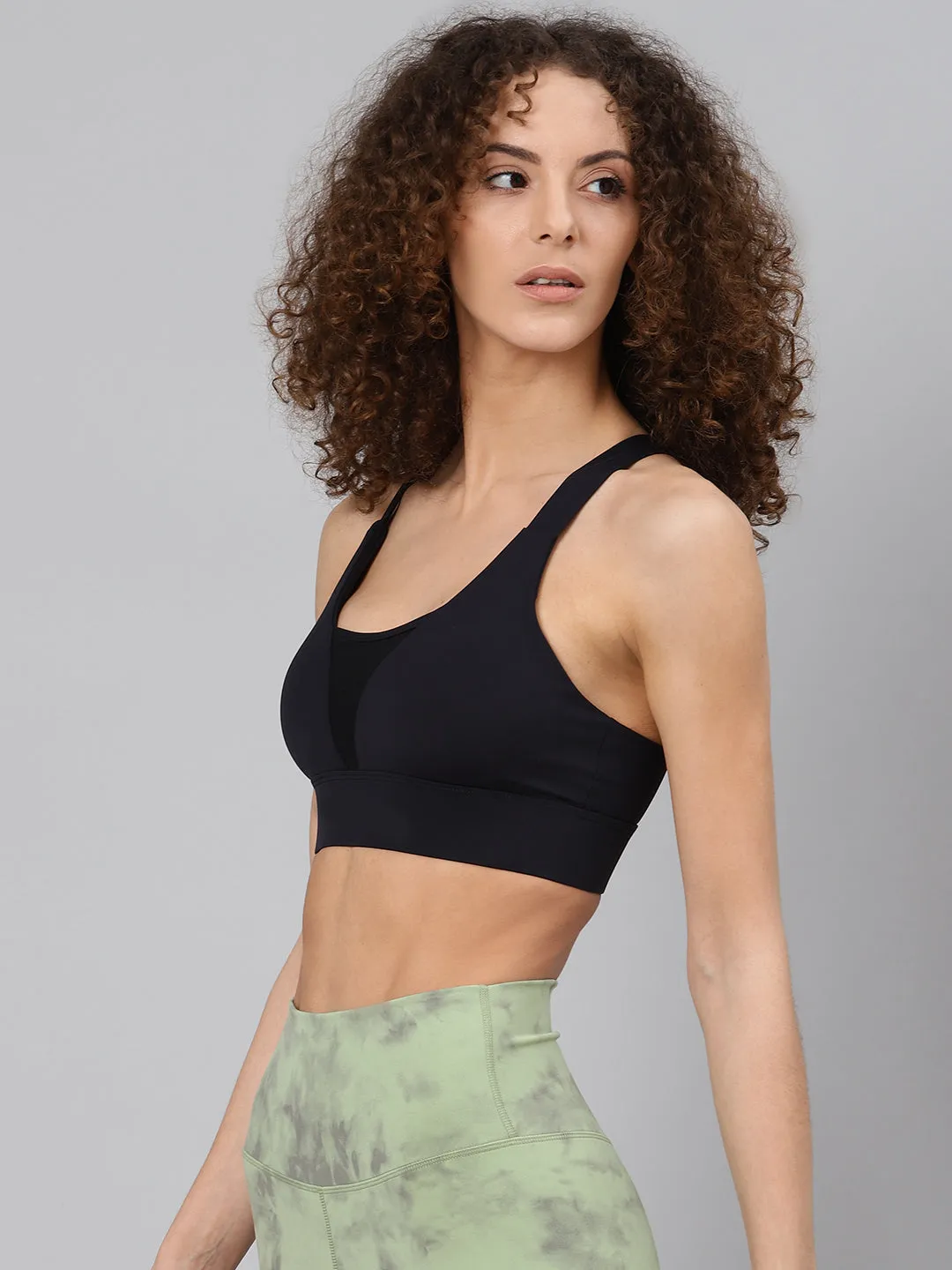 Black Solid Non-Wired Lightly Padded Workout Bra B30