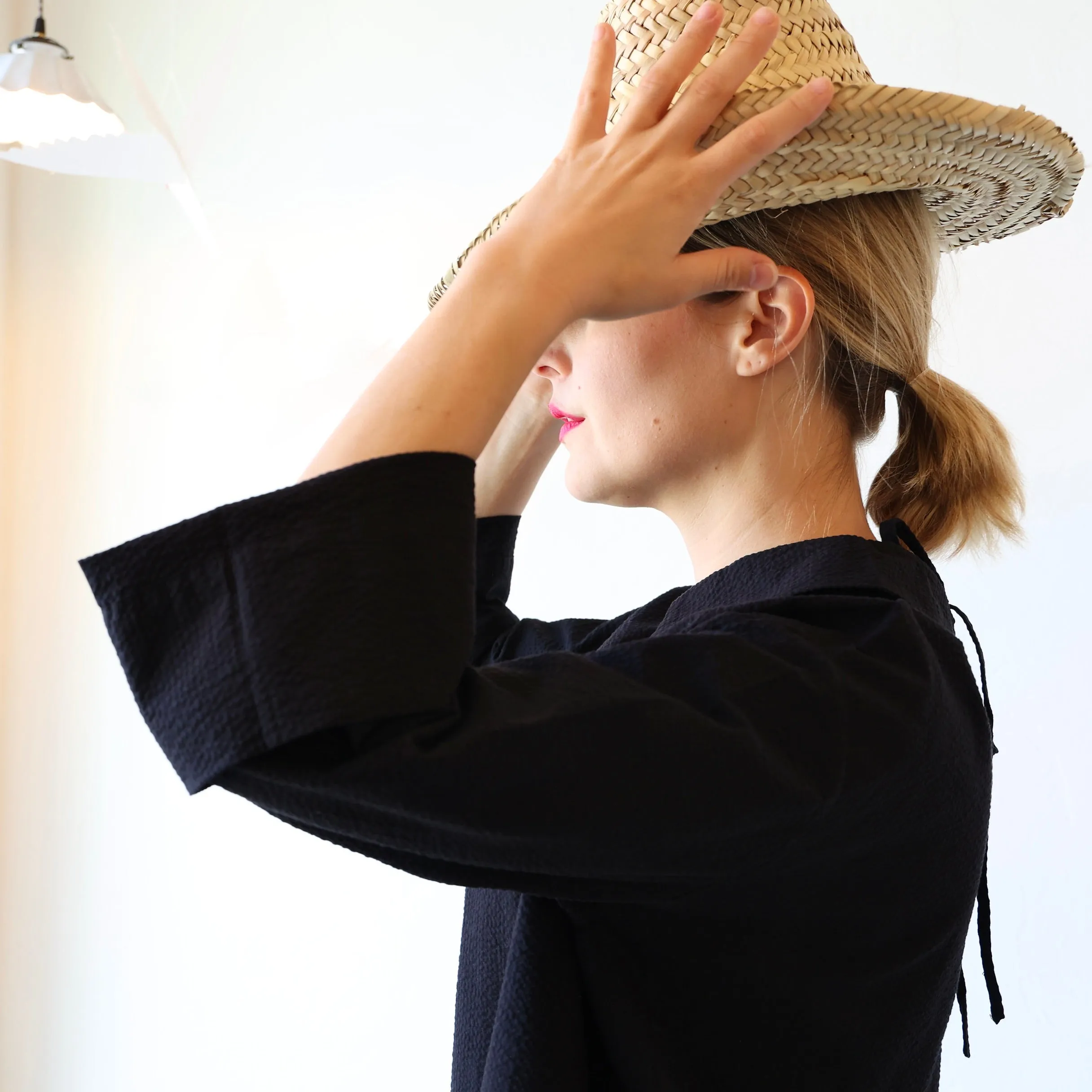Bon Pointed Collar Shirt - Black Seersucker