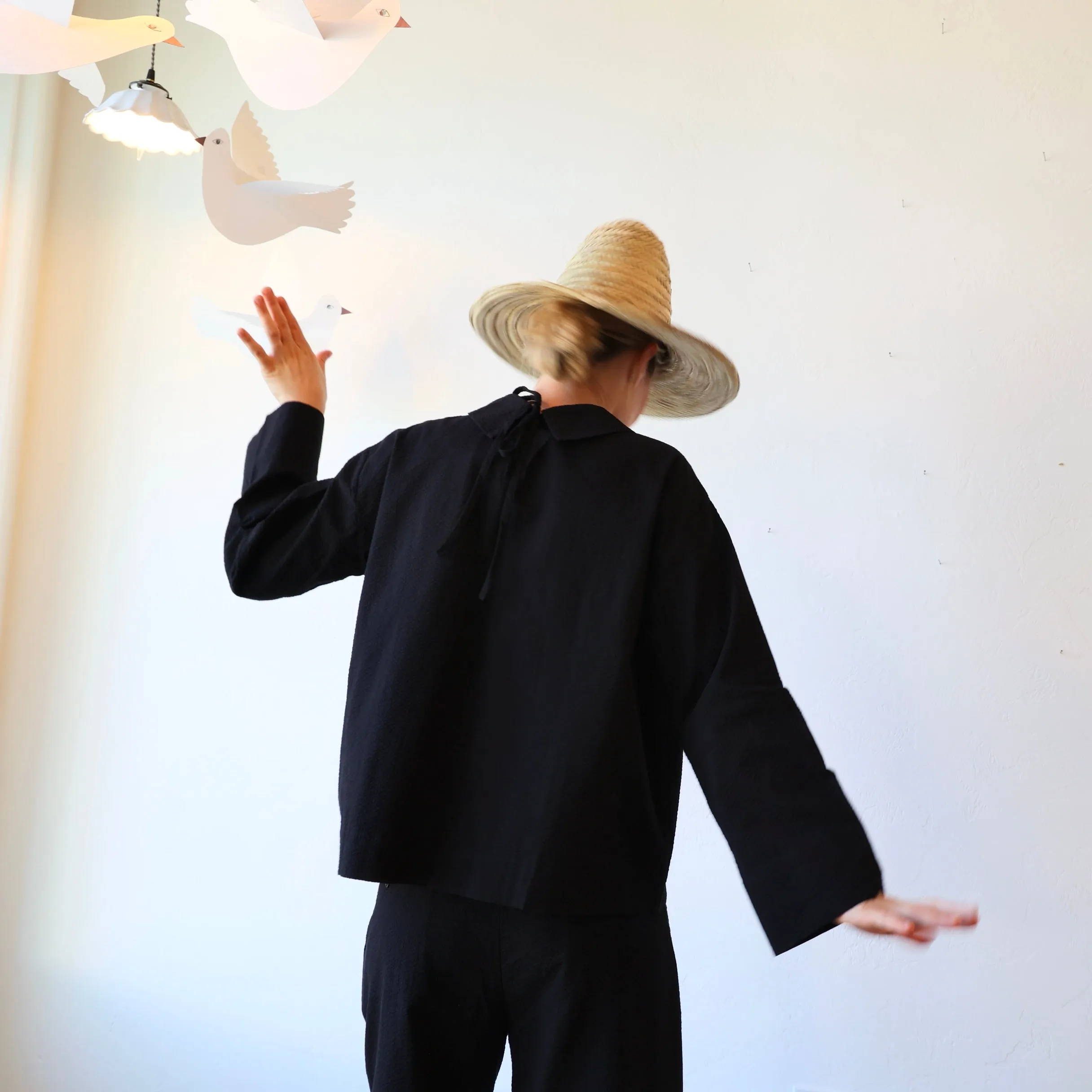 Bon Pointed Collar Shirt - Black Seersucker