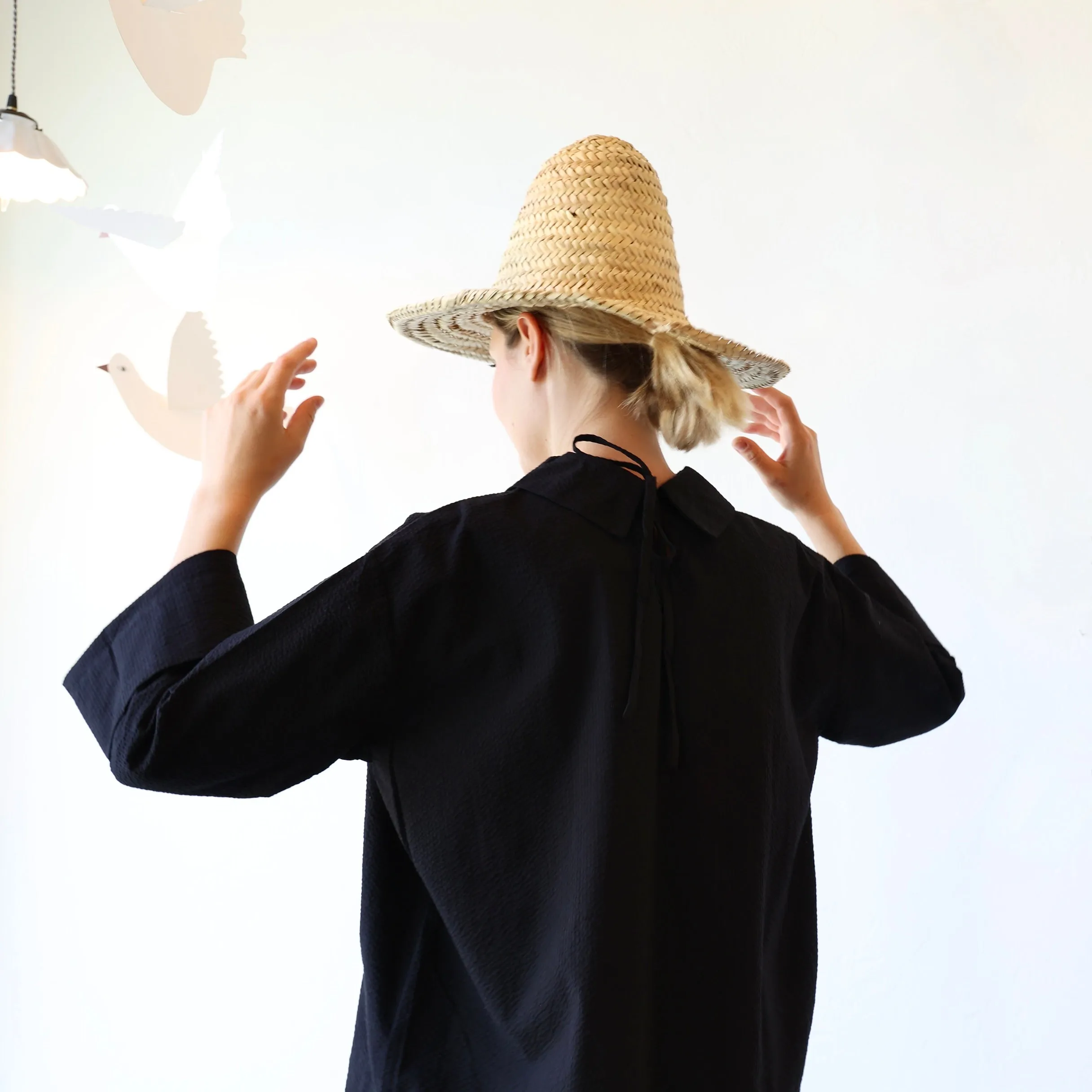 Bon Pointed Collar Shirt - Black Seersucker