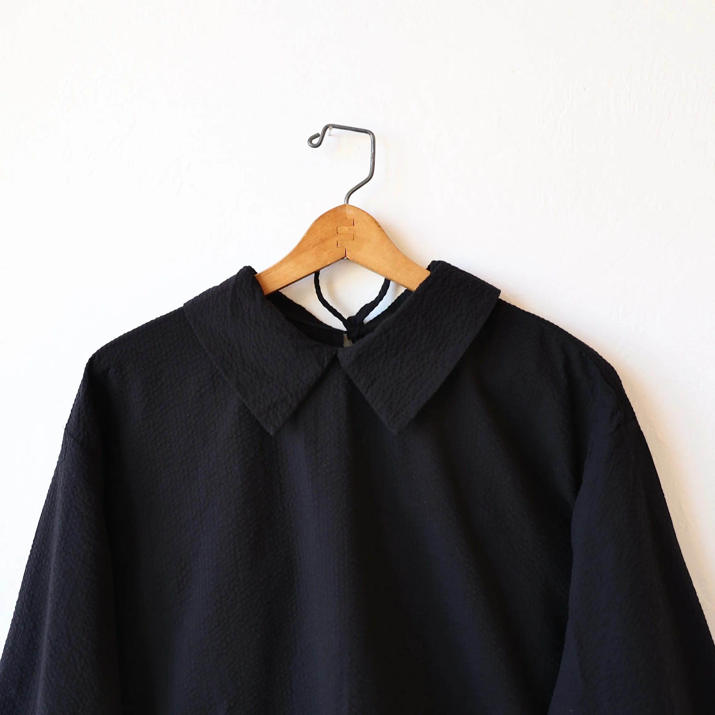 Bon Pointed Collar Shirt - Black Seersucker