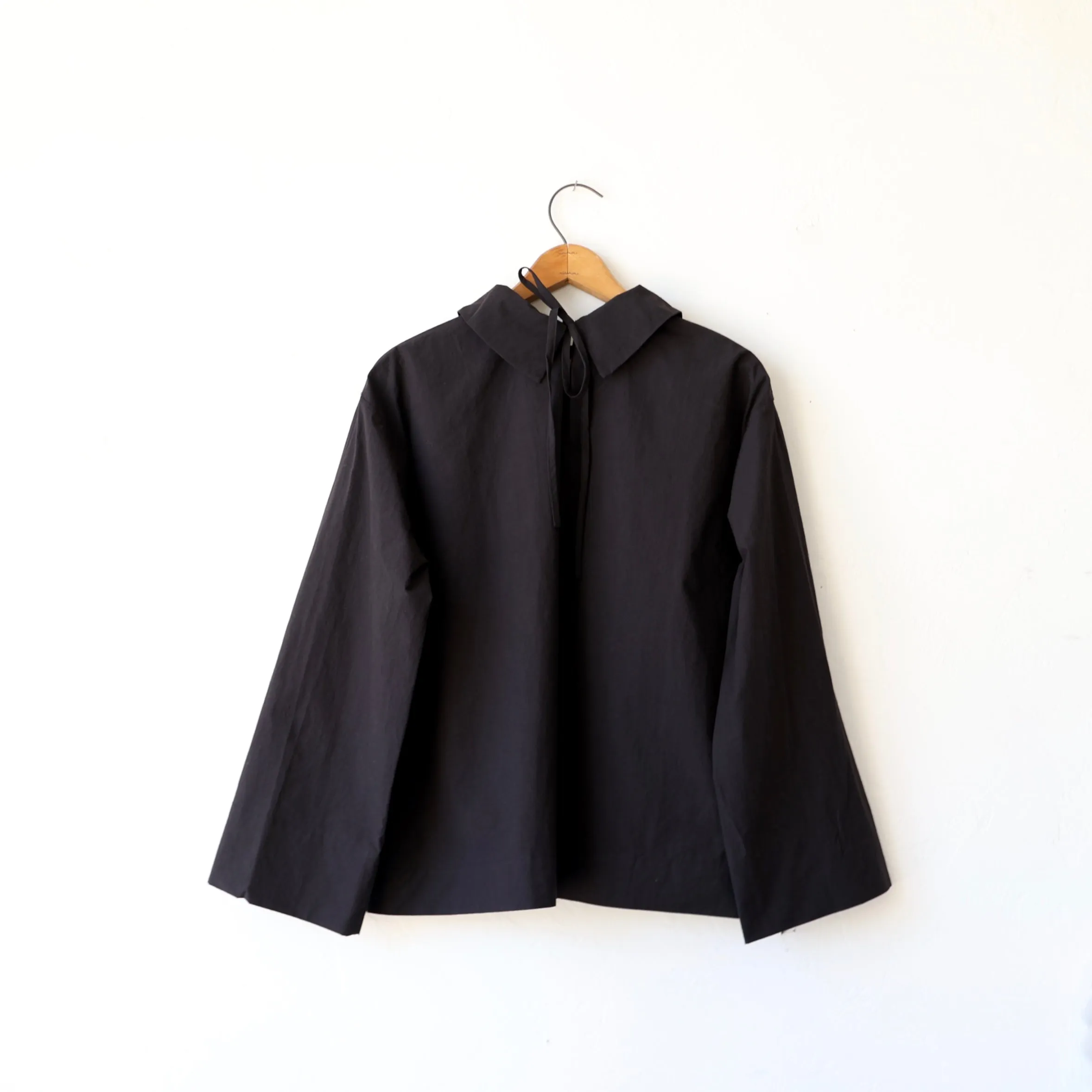 Bon Pointed Collar Shirt - Black