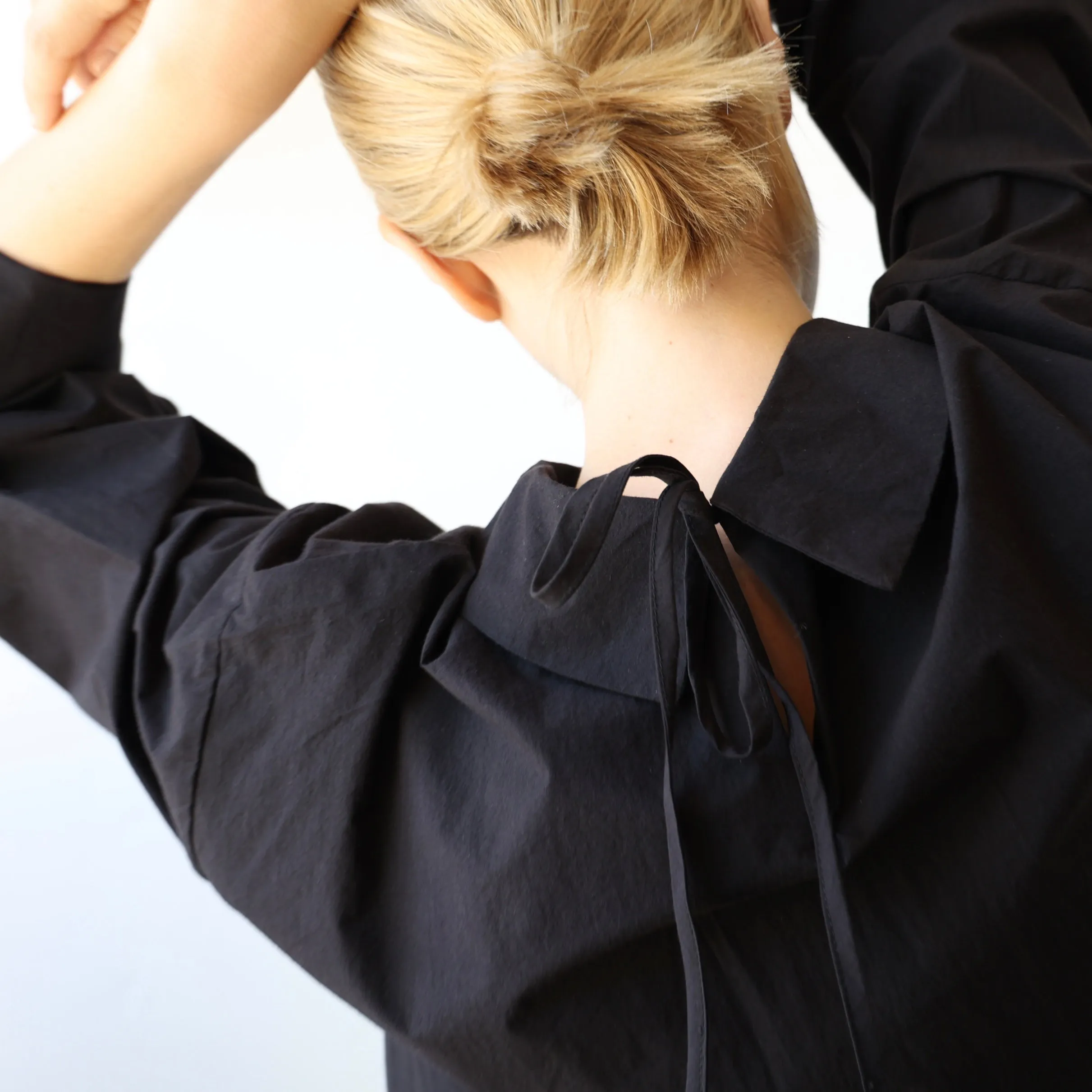 Bon Pointed Collar Shirt - Black
