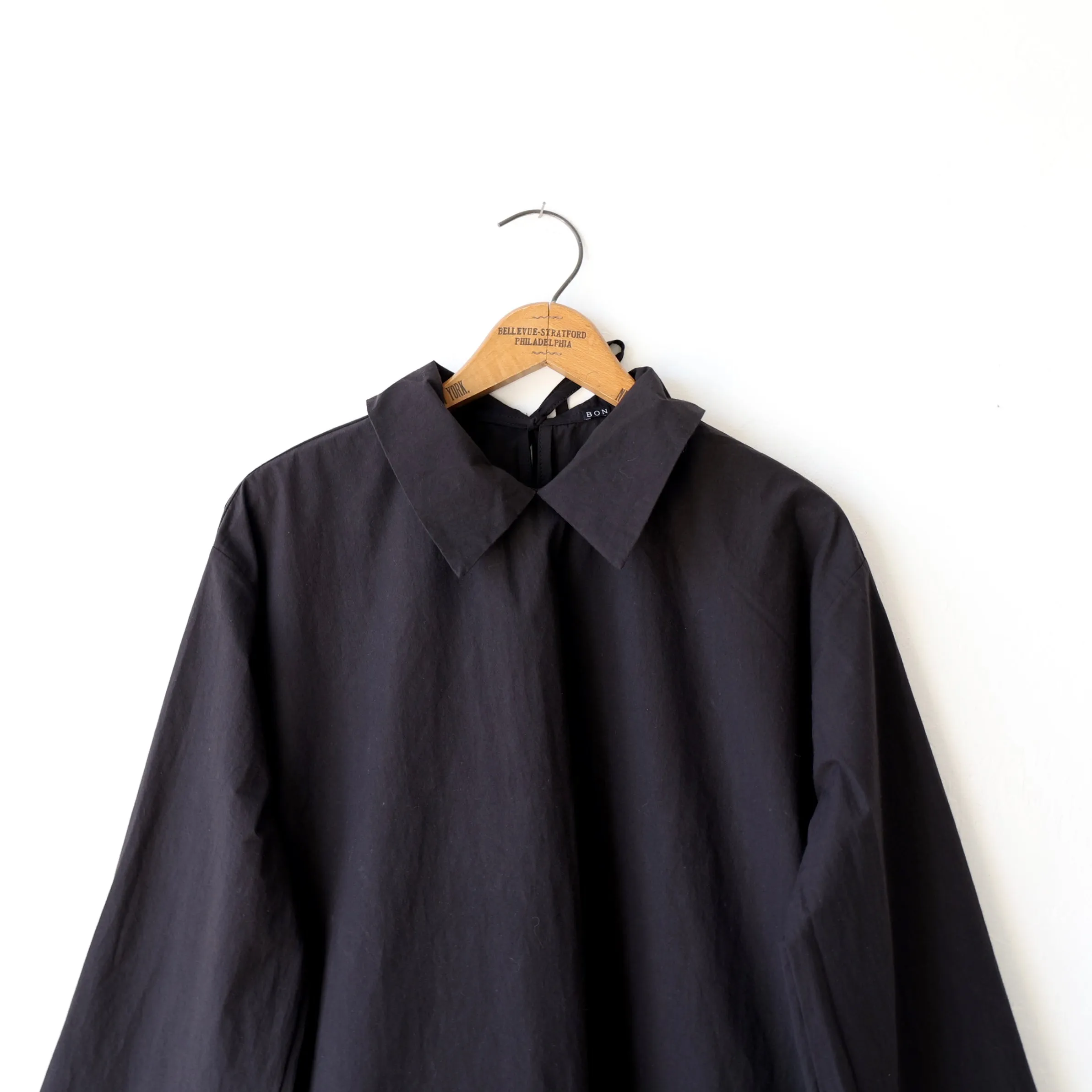 Bon Pointed Collar Shirt - Black