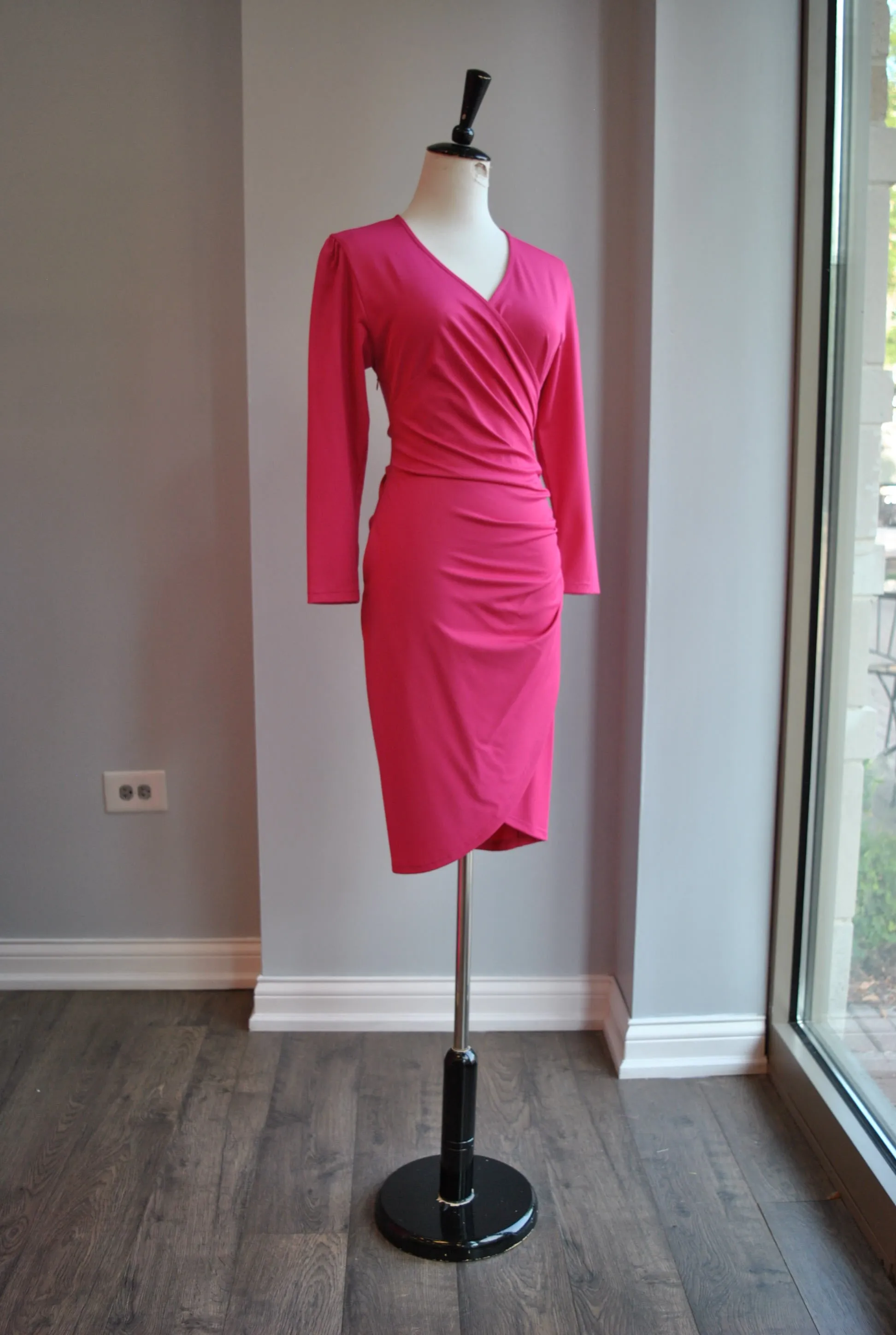 FUCHSIA SIMPLE DRESS WITH RUSHING