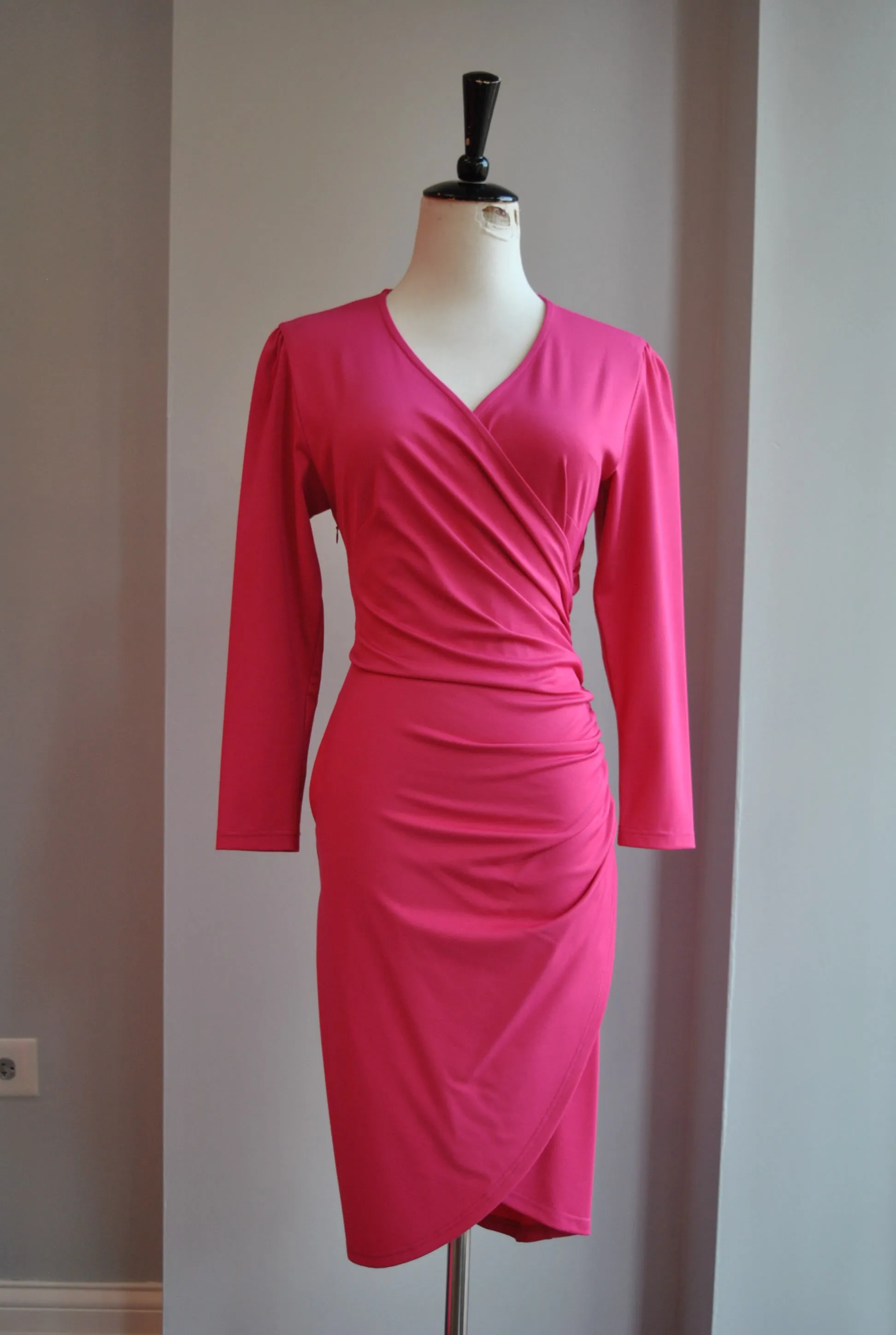 FUCHSIA SIMPLE DRESS WITH RUSHING