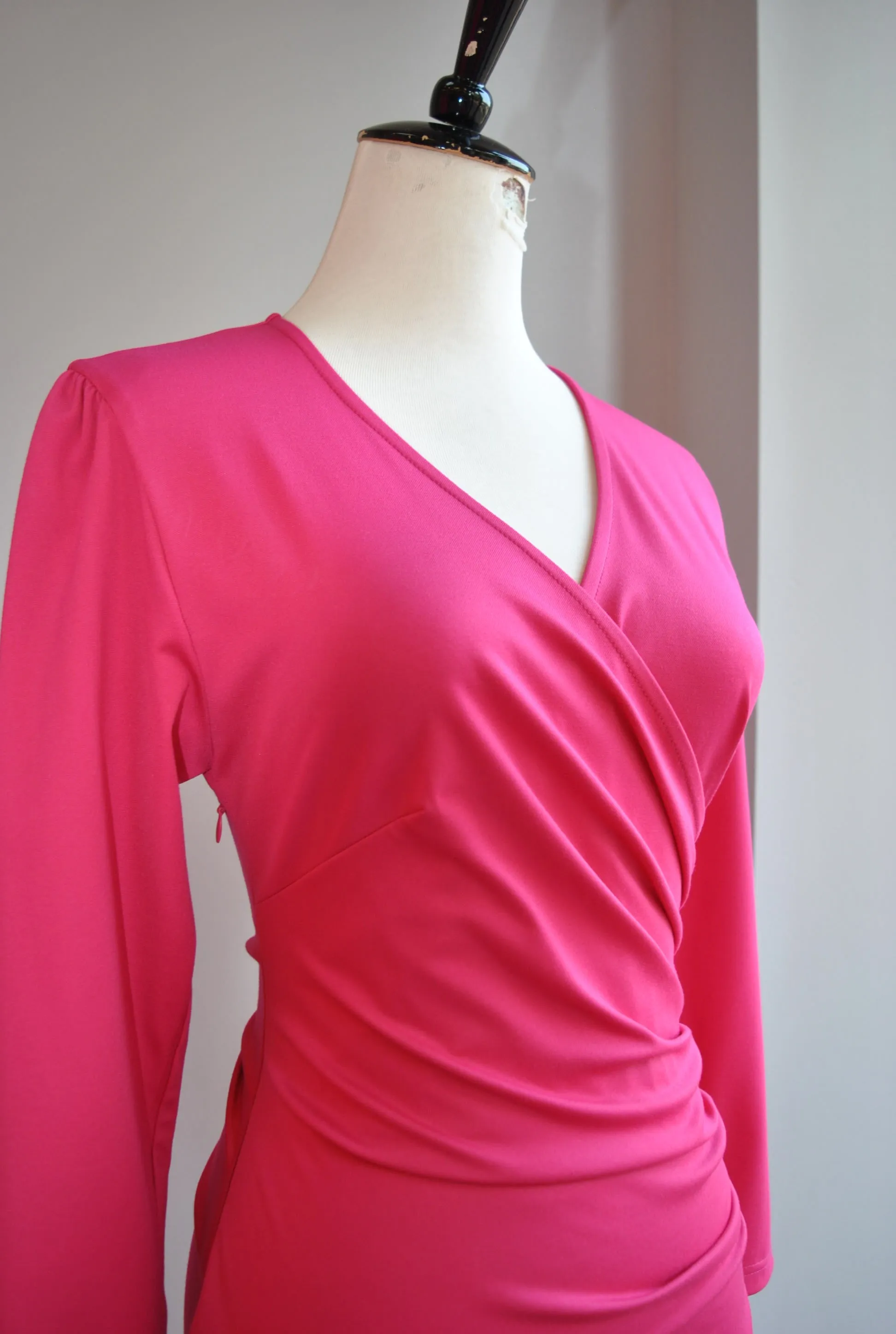 FUCHSIA SIMPLE DRESS WITH RUSHING