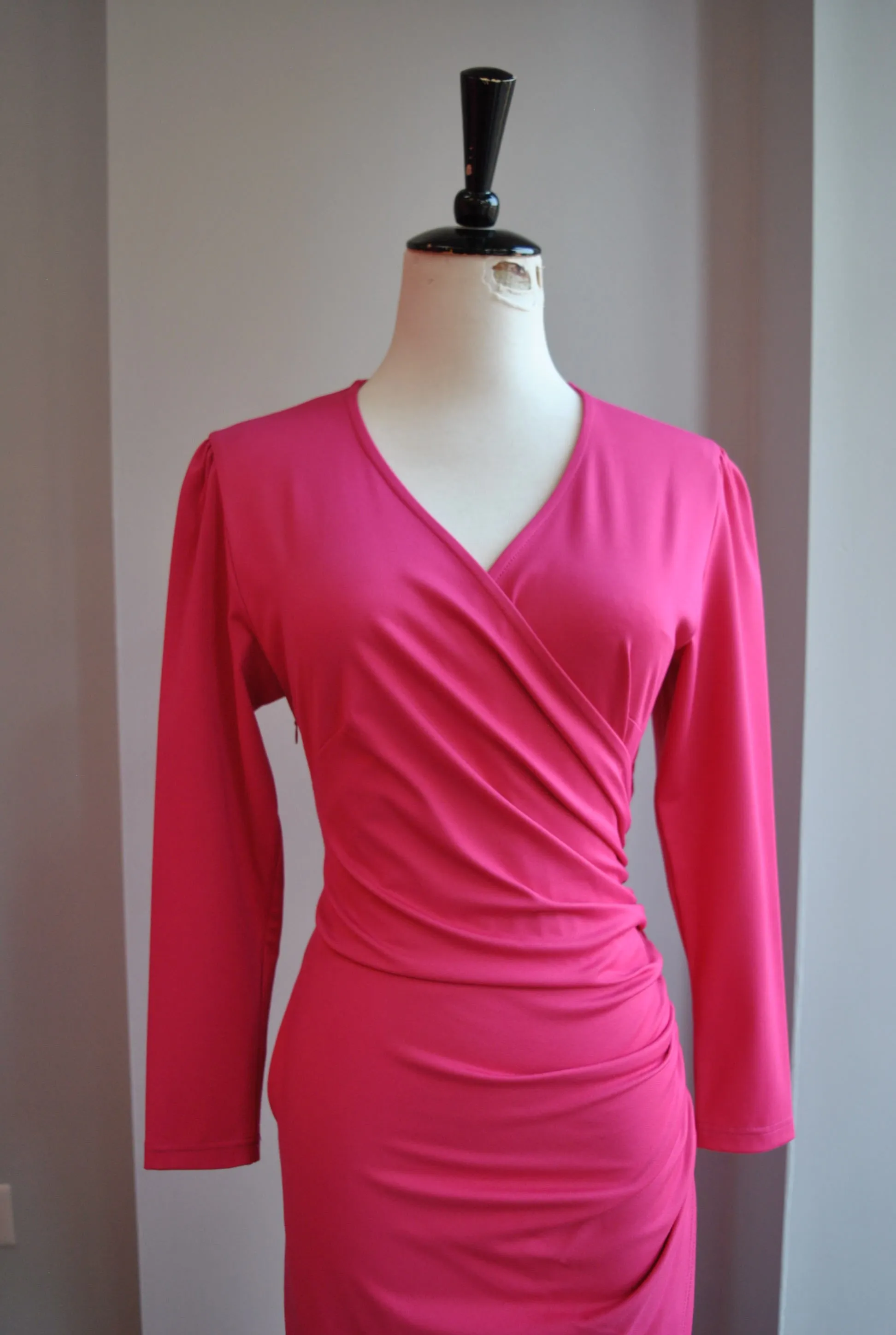 FUCHSIA SIMPLE DRESS WITH RUSHING