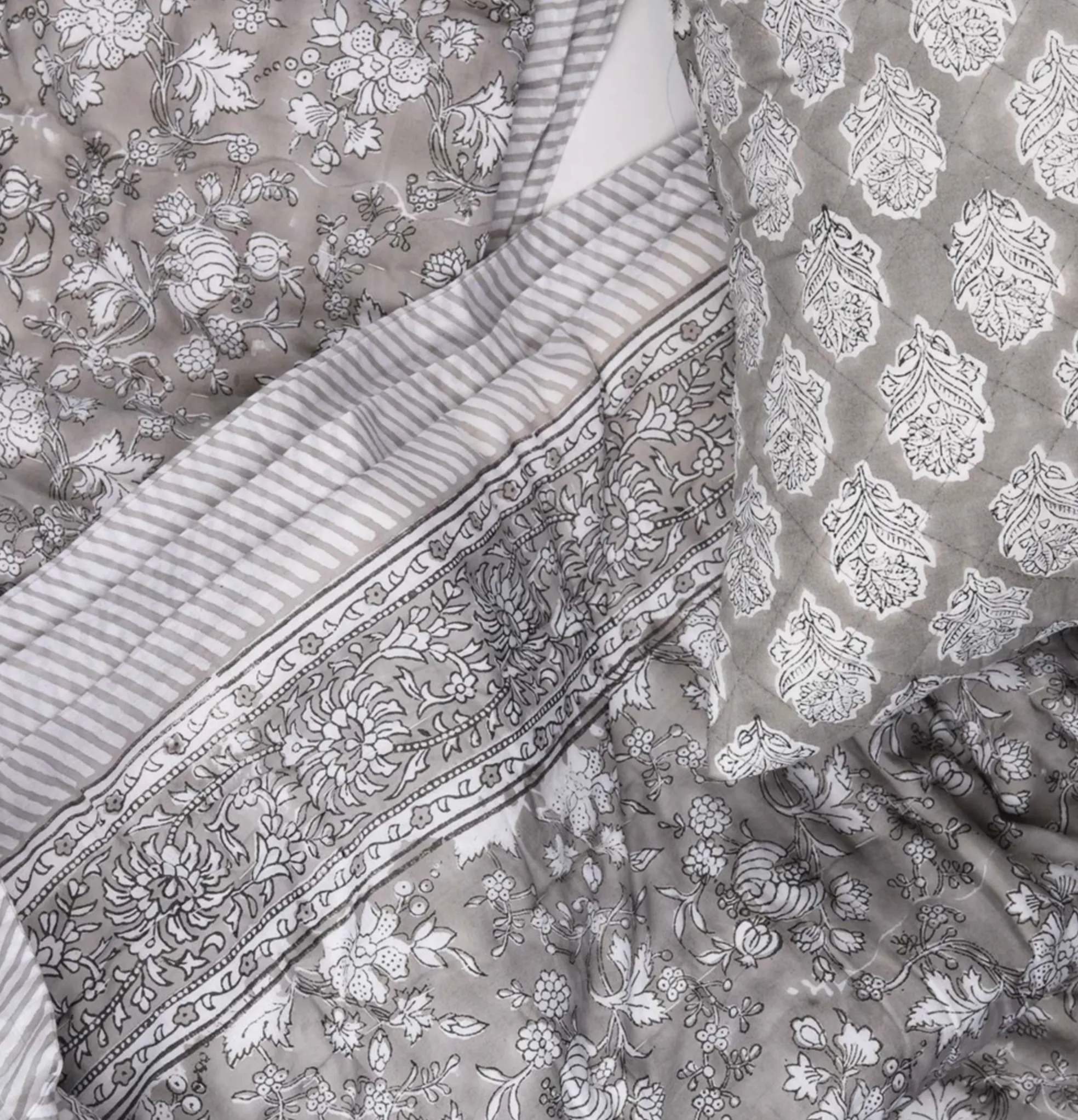 GREY PRINT FLORAL RAHUL QUILT 250 X 260