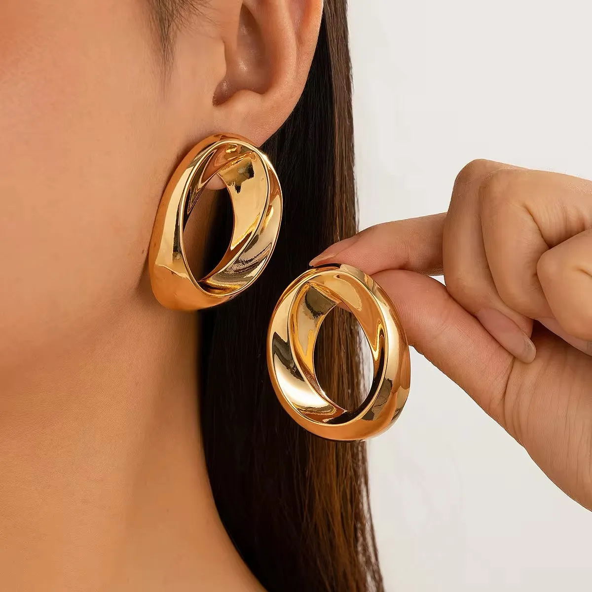 Luxury Glossy Round Circle Stud Earrings