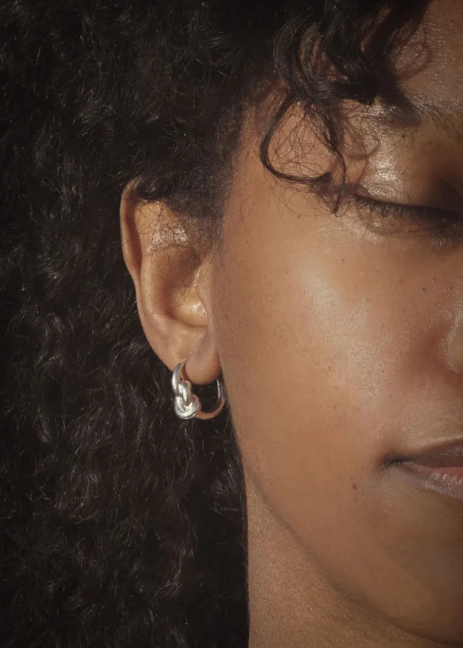 nodo hoop earrings