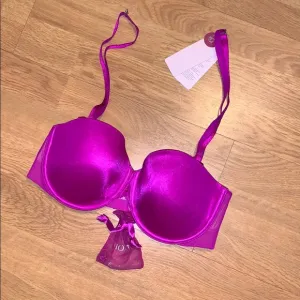 NWT Victoria's Secret BIOFit 7-Way Bra