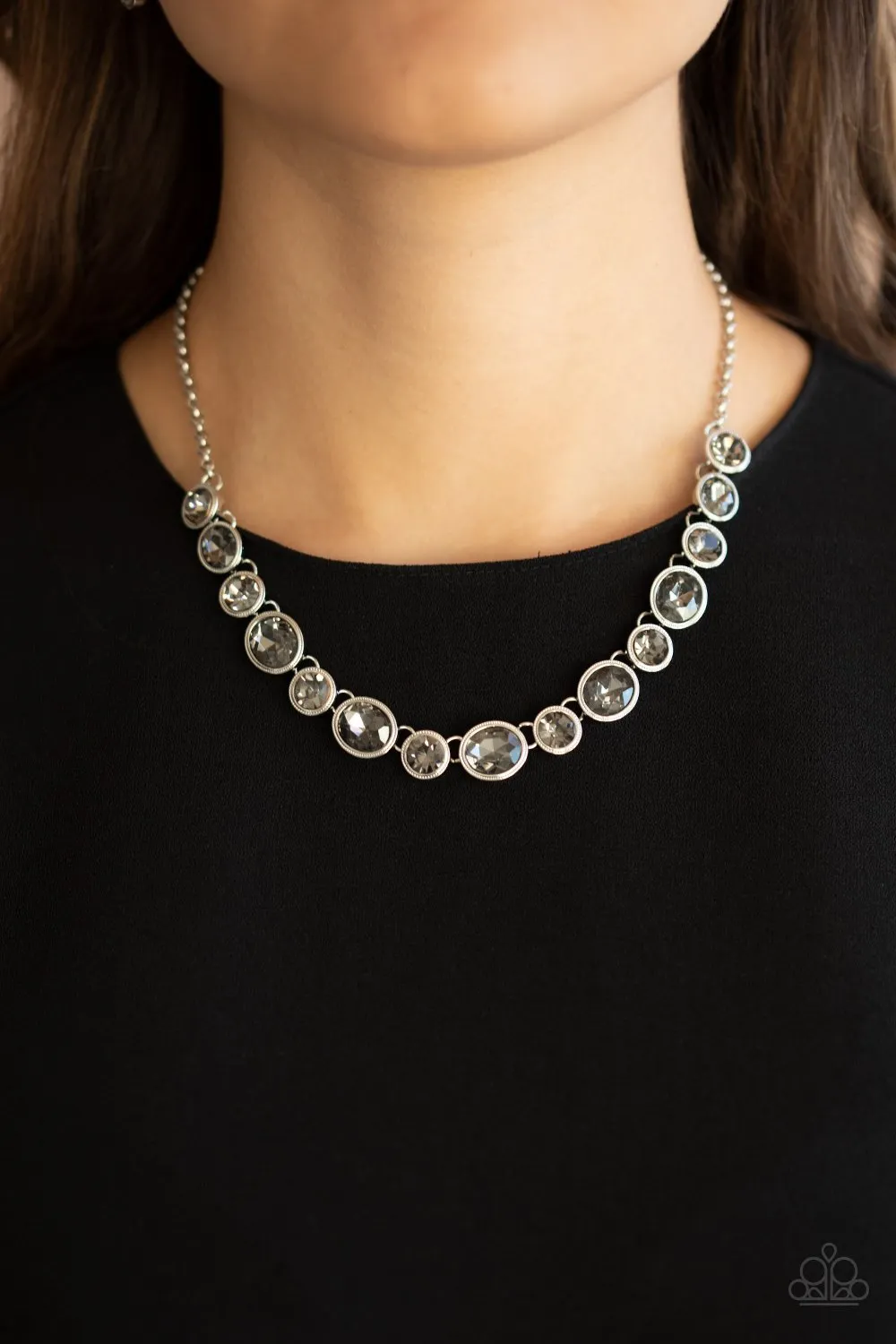 Paparazzi Girls Gotta Glow Necklace Silver