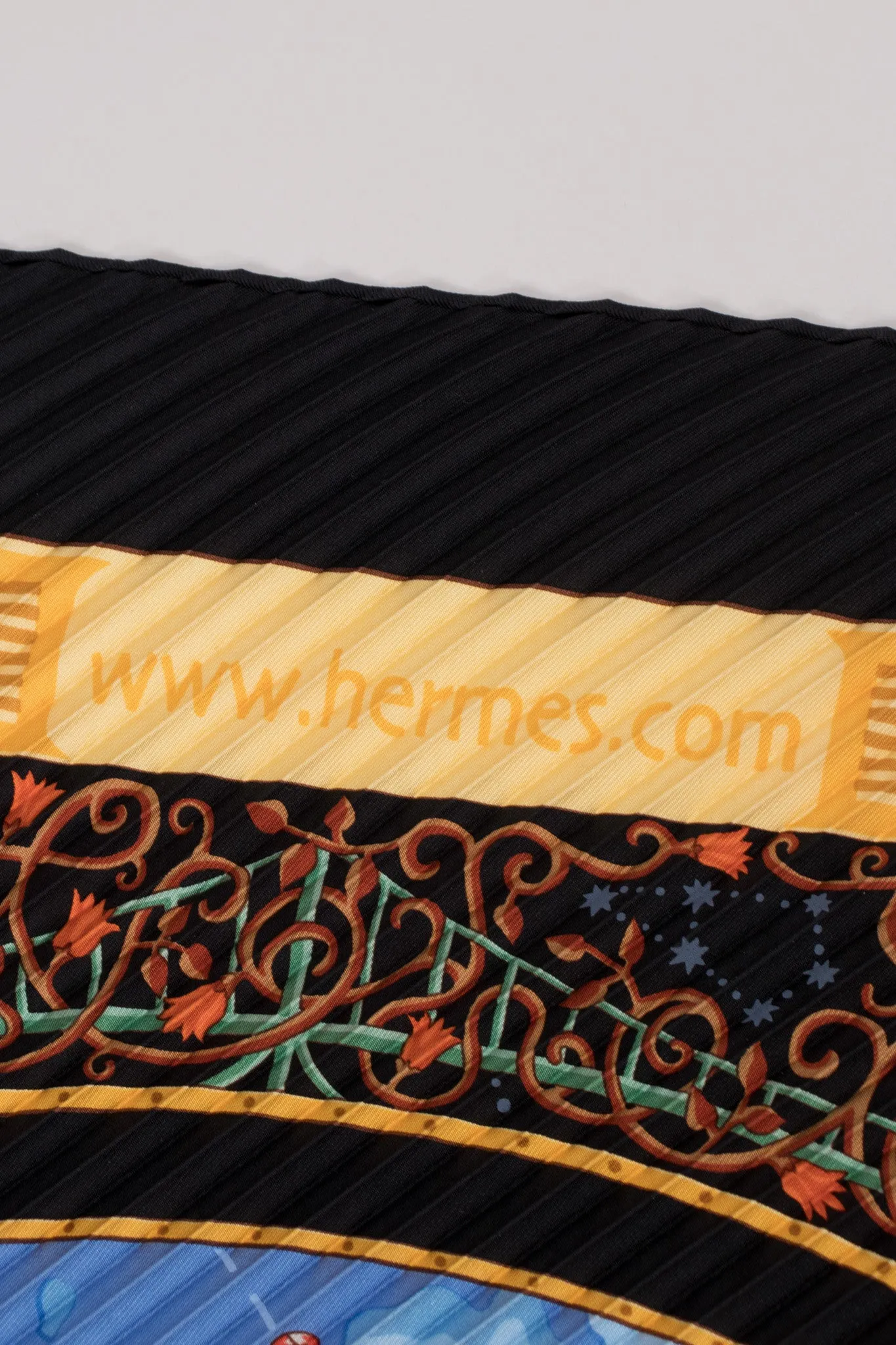 Pleated Online Map Print Scarf