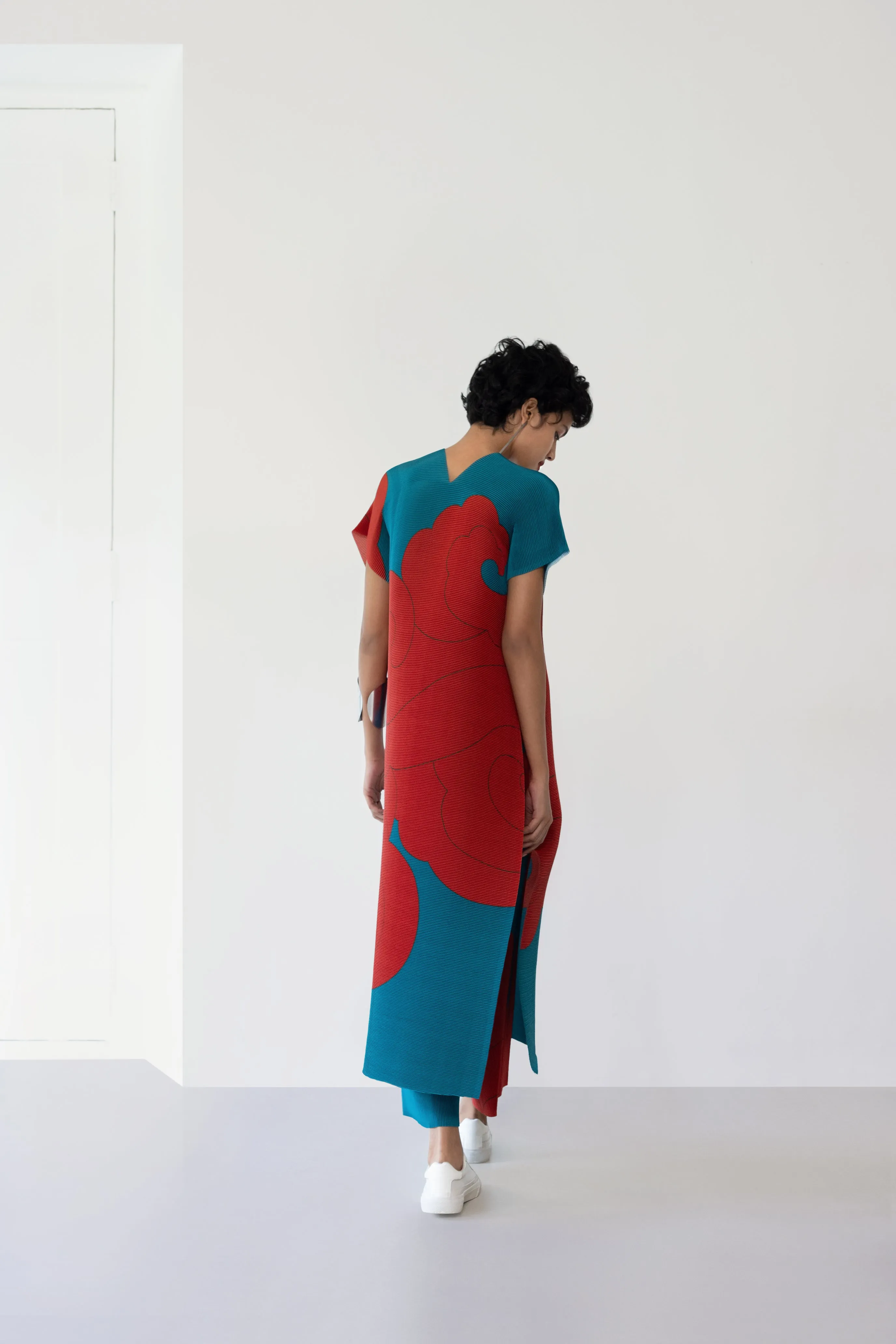 Pleated V-Neck Kurta Set