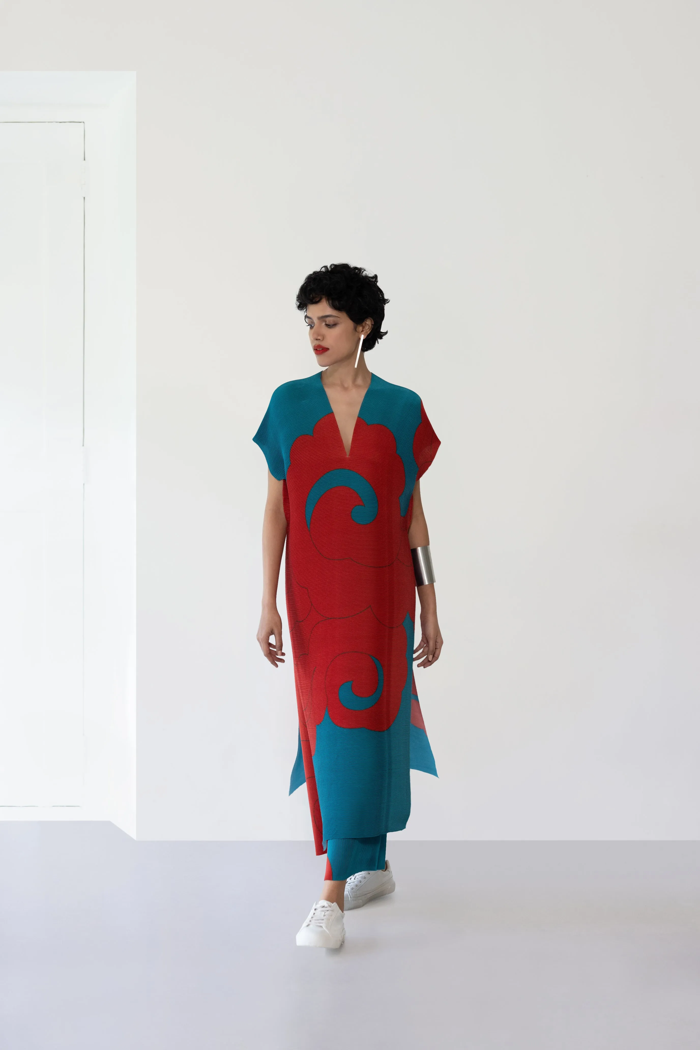 Pleated V-Neck Kurta Set