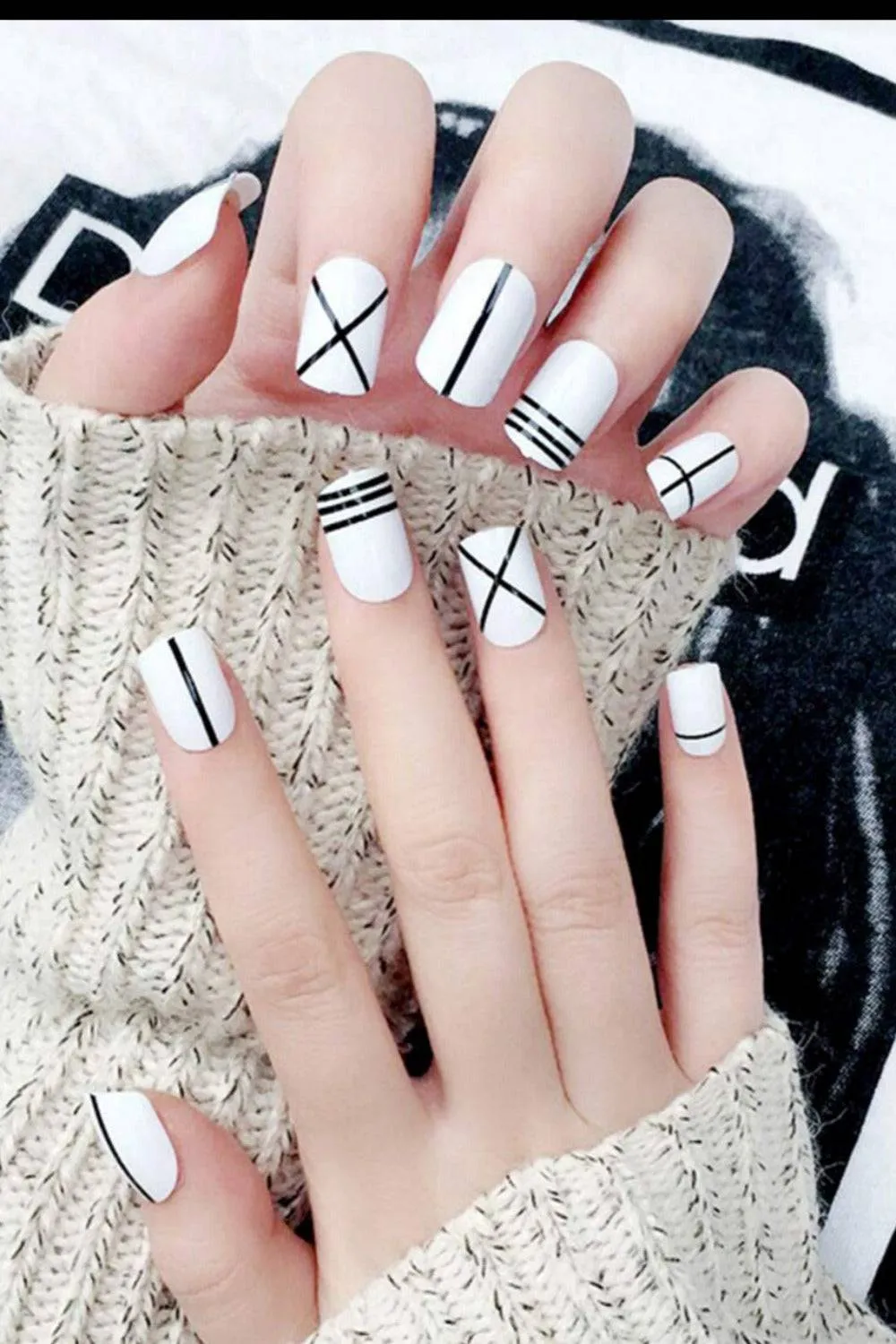 Press On Nails Black And White Short Square Line Design Nail Kit