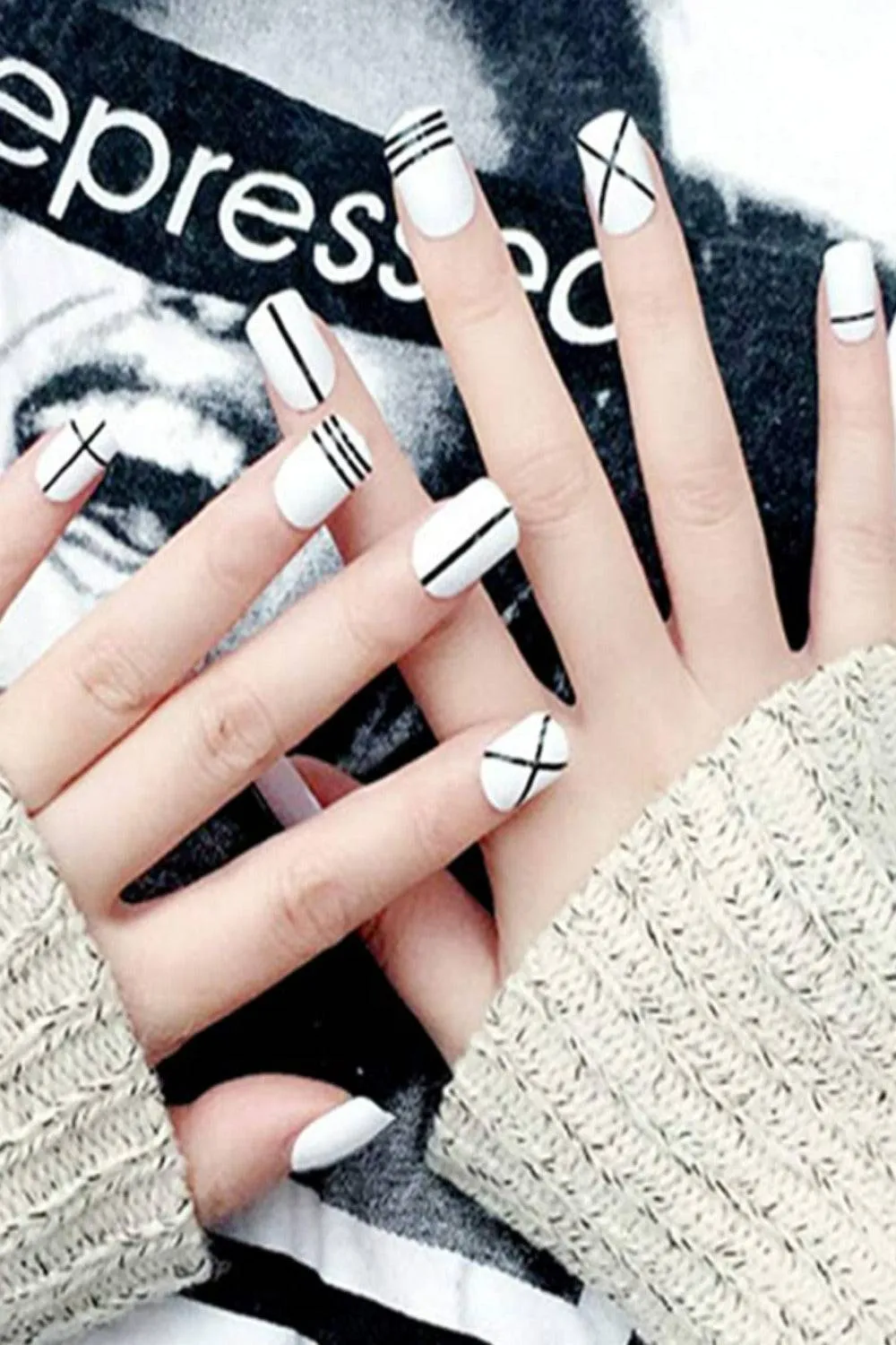 Press On Nails Black And White Short Square Line Design Nail Kit
