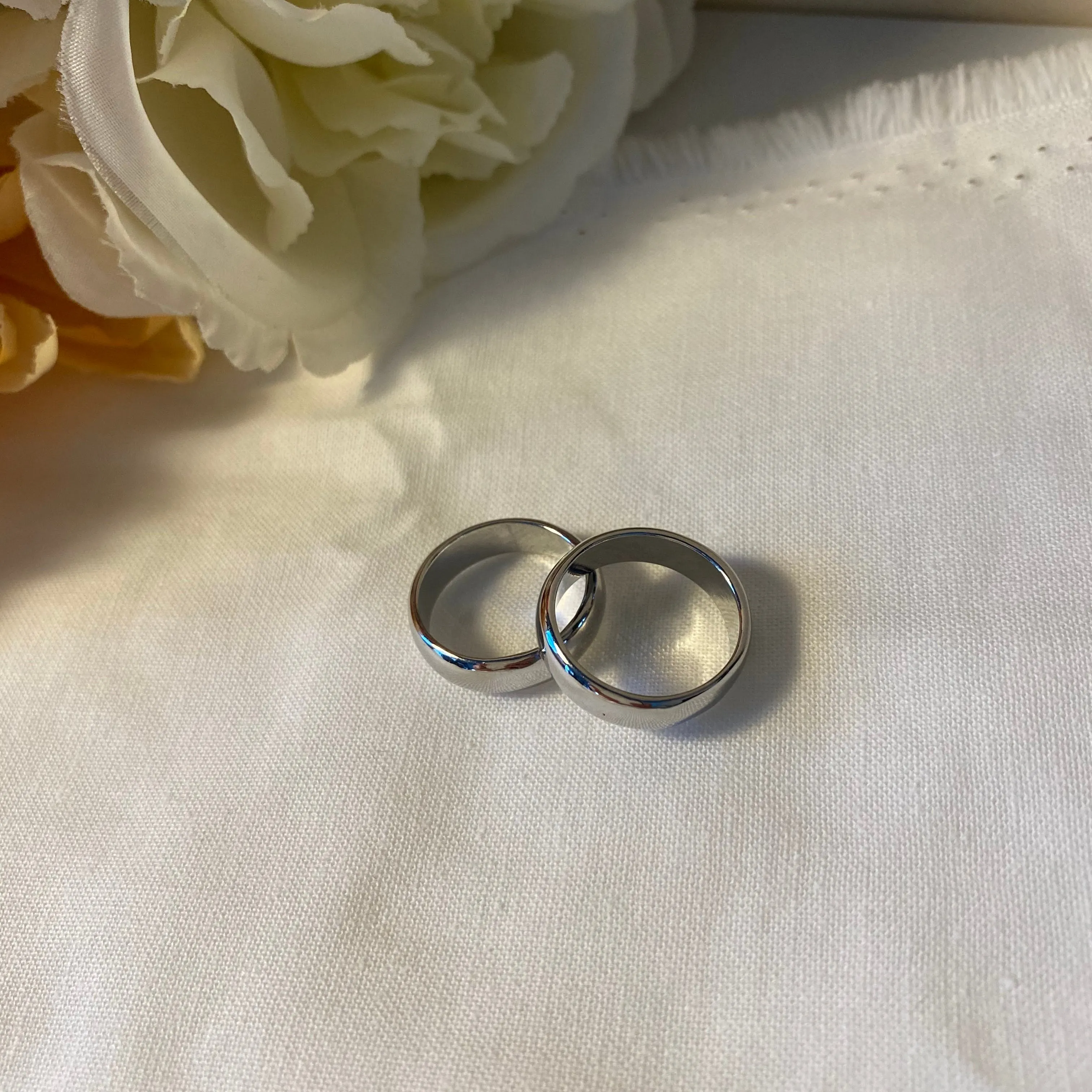 Simple Shiny Gold Ring Band