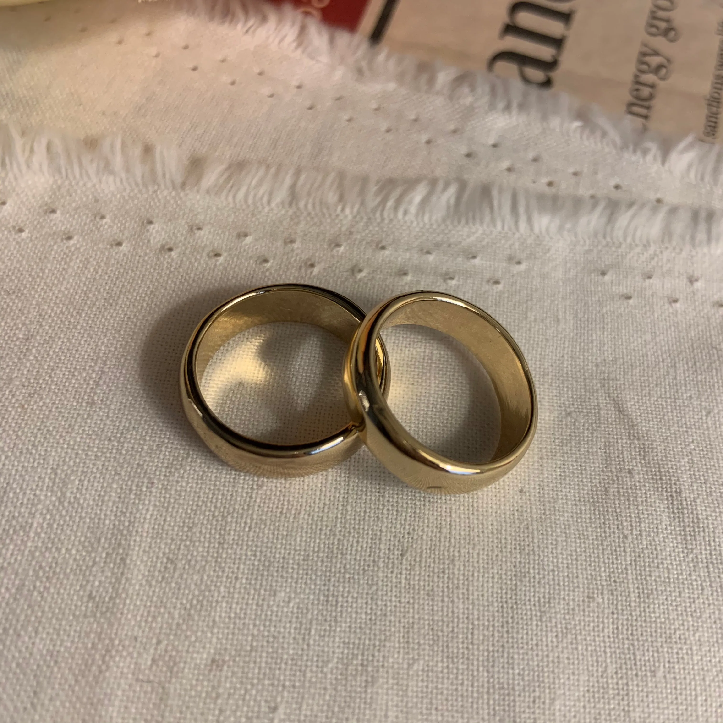 Simple Shiny Gold Ring Band