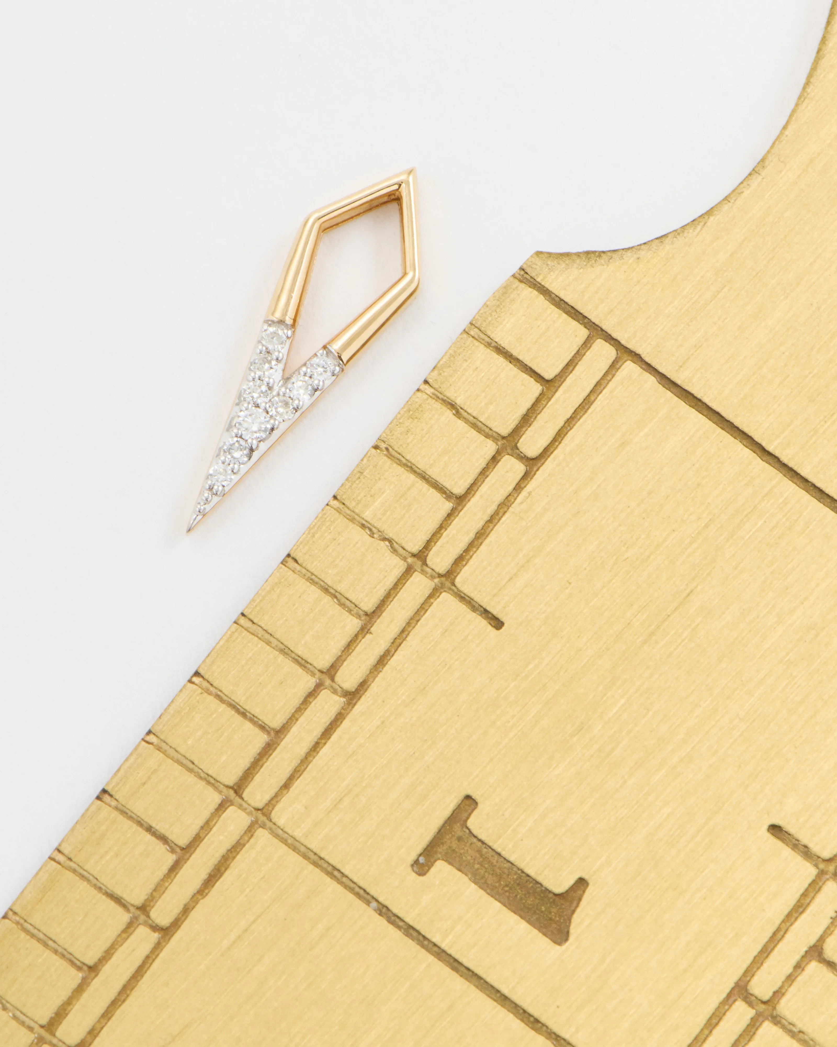 single classic open dagger charm - gold/diamonds