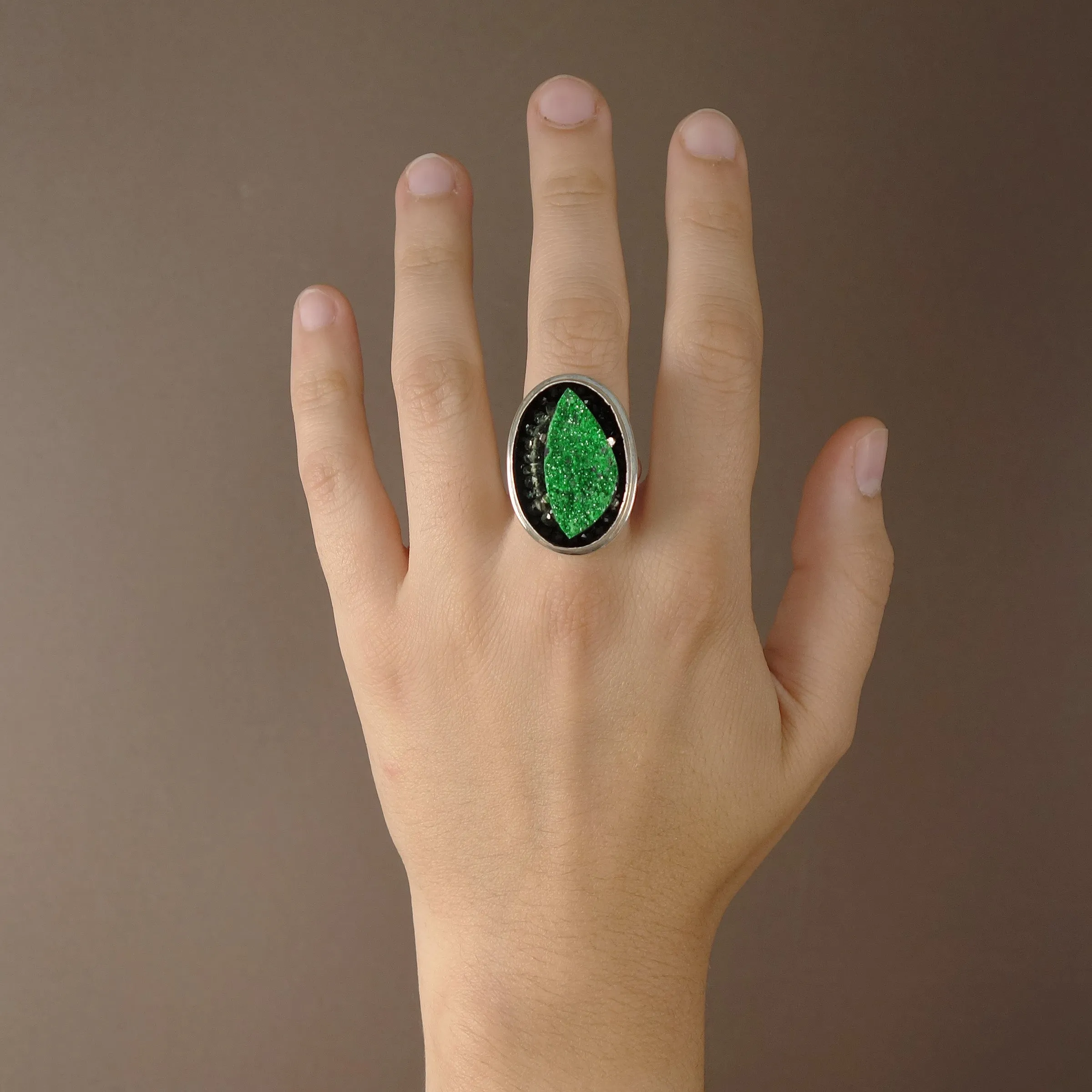 Sleek Zen Chique: uvarovite and sapphire mosaic ring