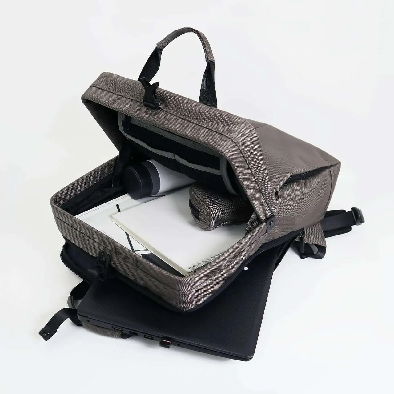 SML | エスエムエル　MOLDING RUCKSACK