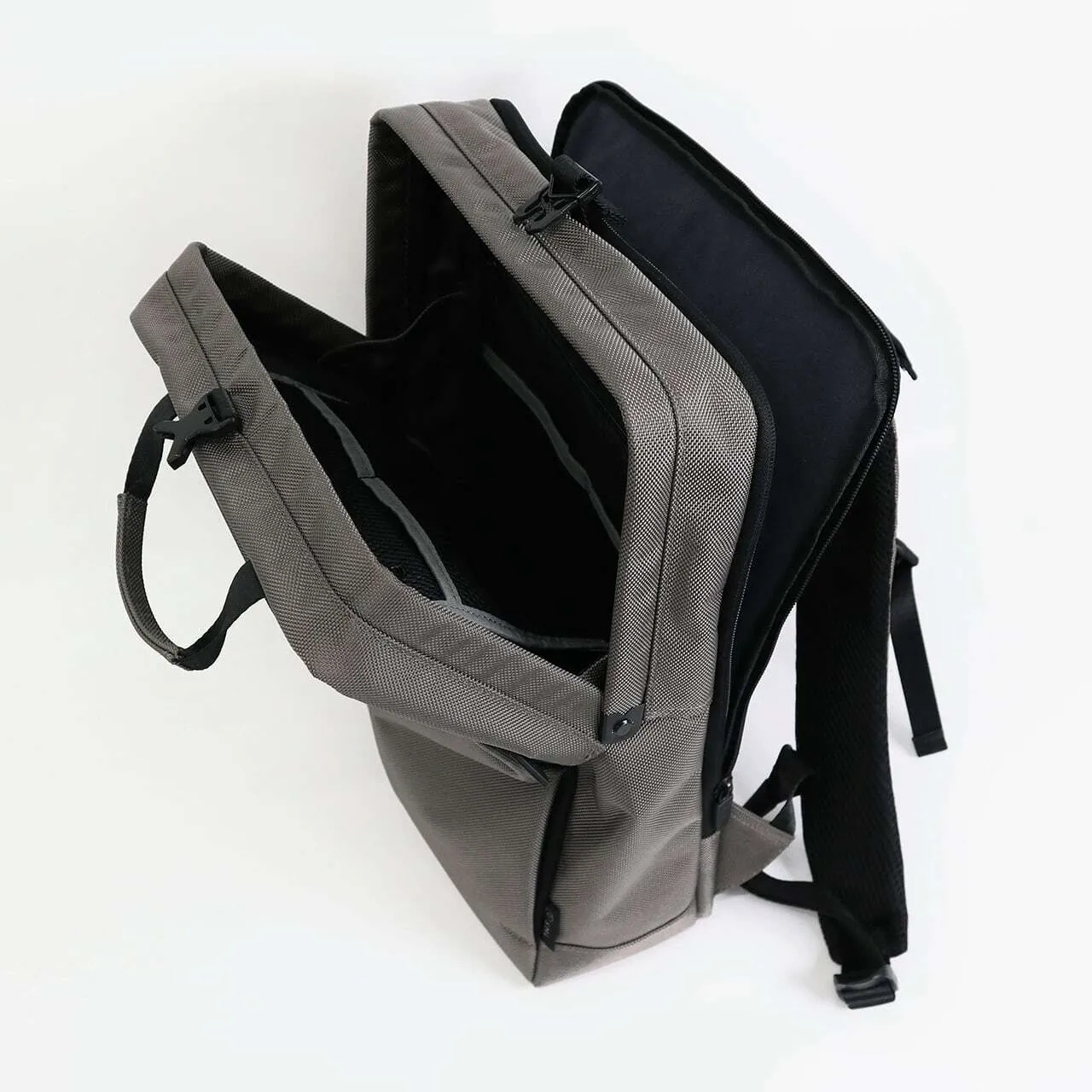 SML | エスエムエル　MOLDING RUCKSACK