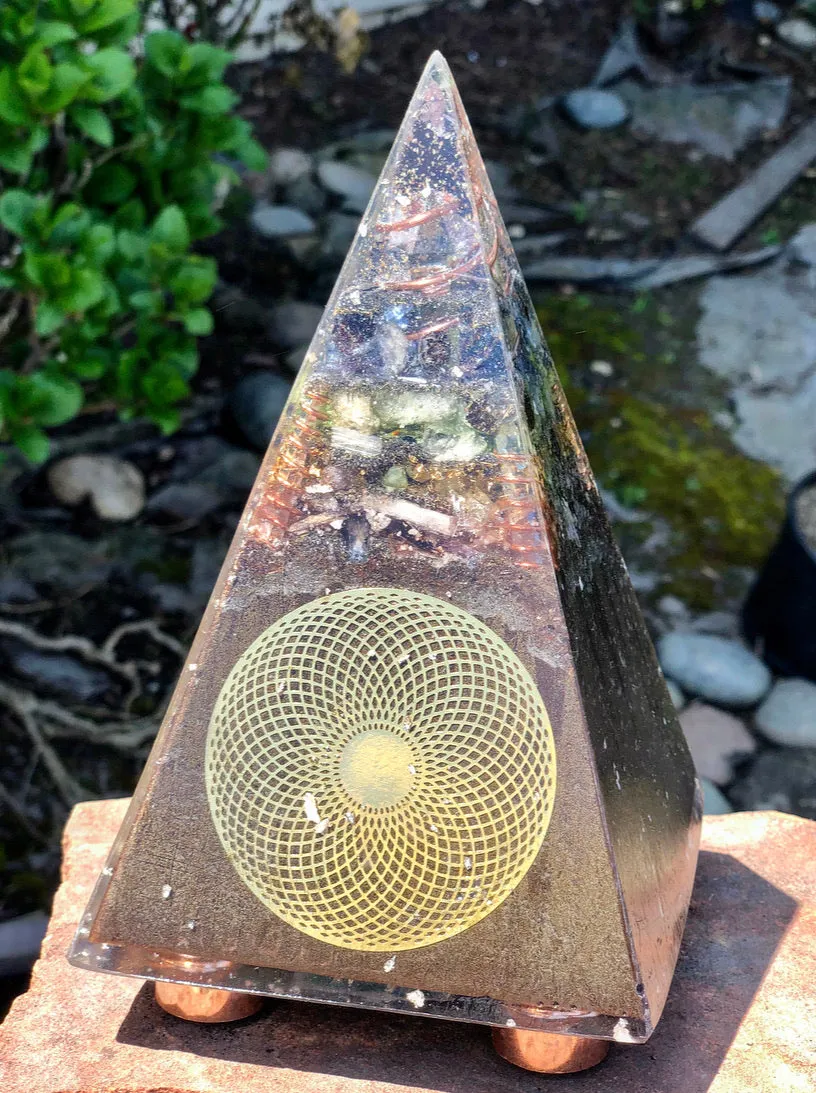 The “Sleek Tensor Ring Nubian Chakra” Orgone Pyramid