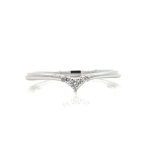 three-stone pointed diamond band