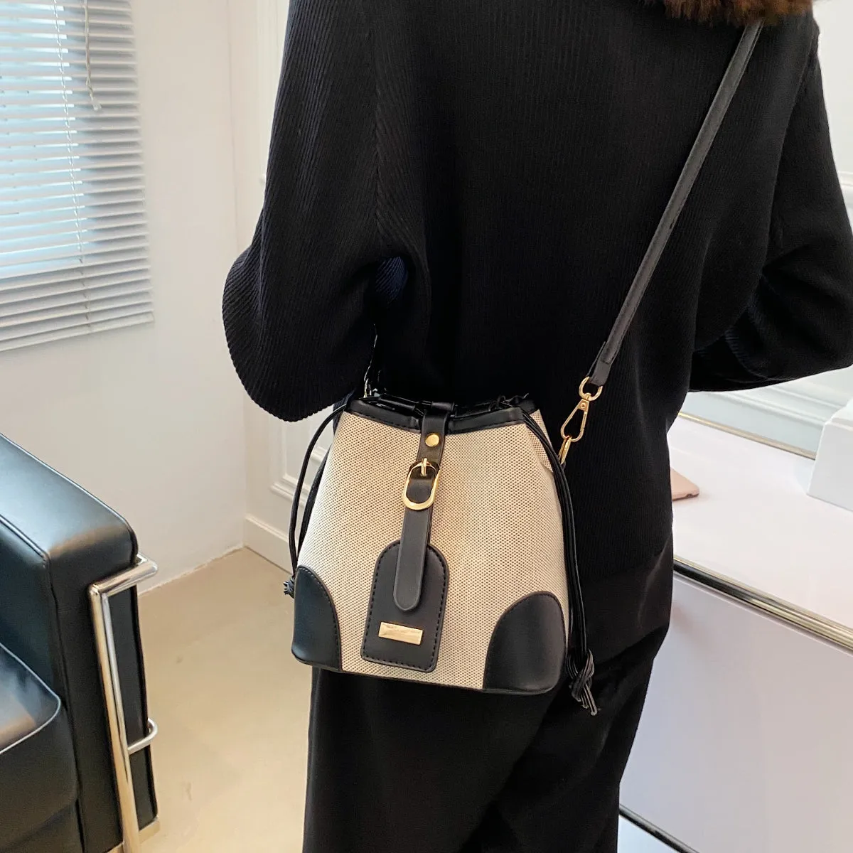 Tossi Straw Braided Adjustable Strap Crossbody Bag