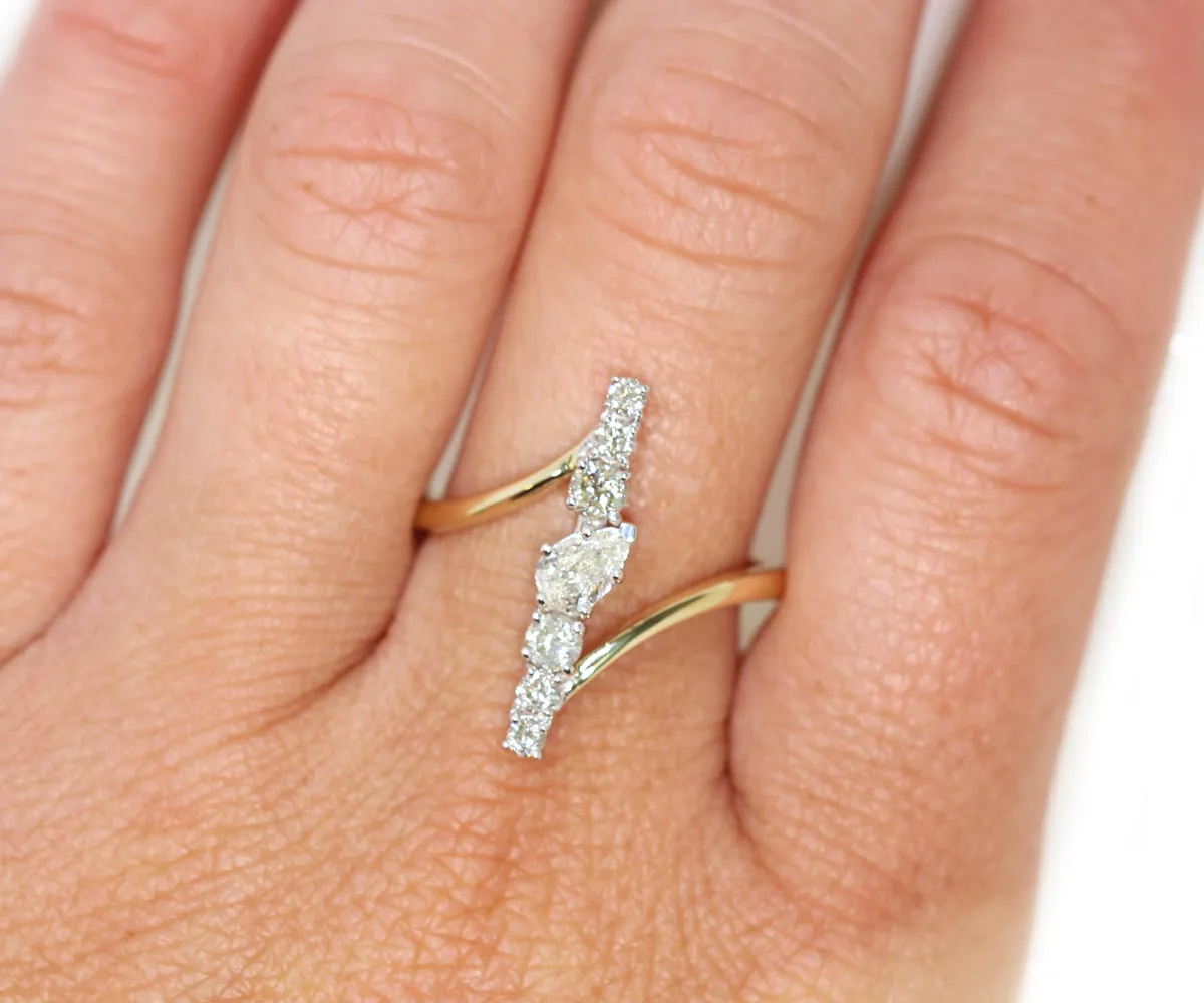 Vertical Simple Diamond Fashion Gold Ring