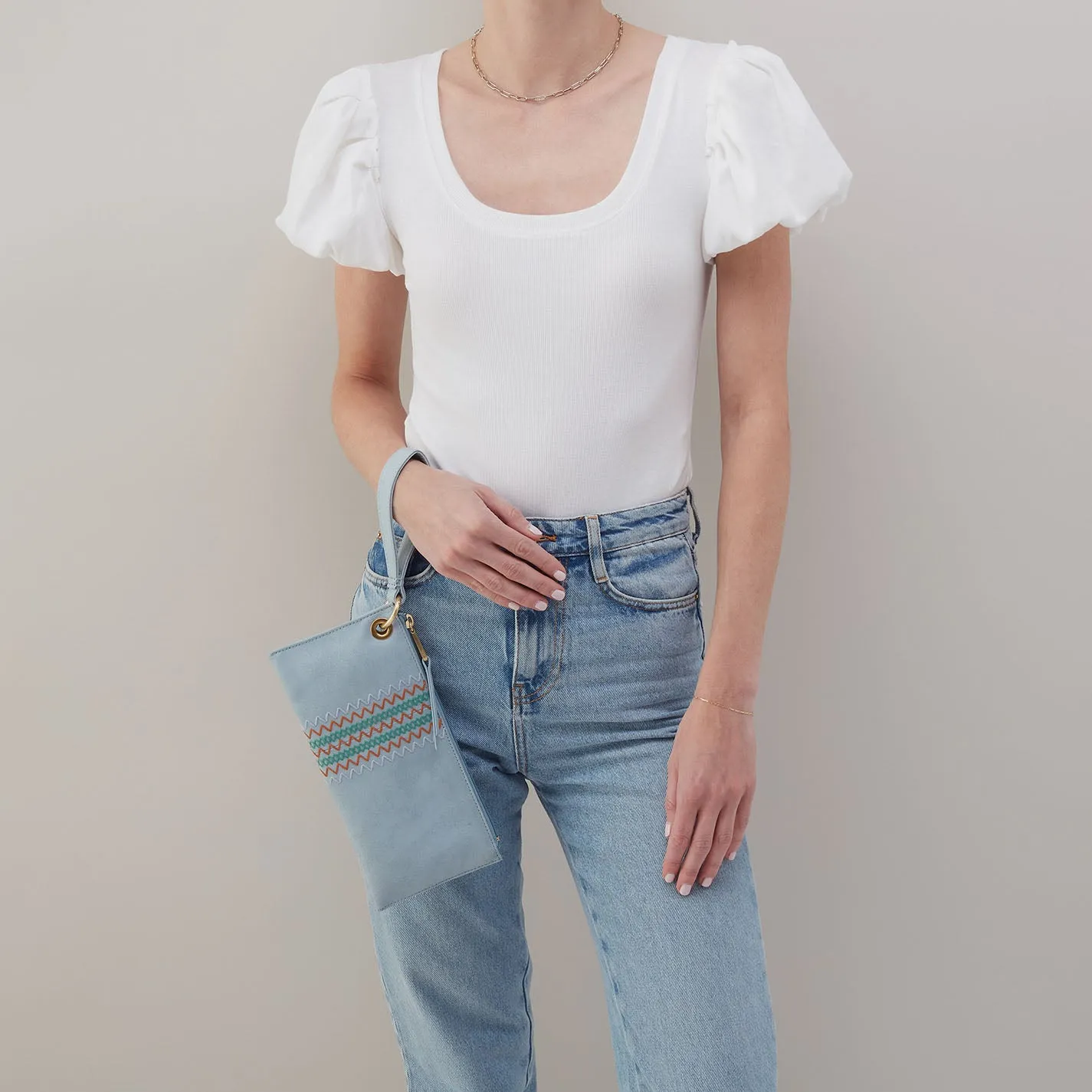 Vida Wristlet In Buffed Leather - Sky